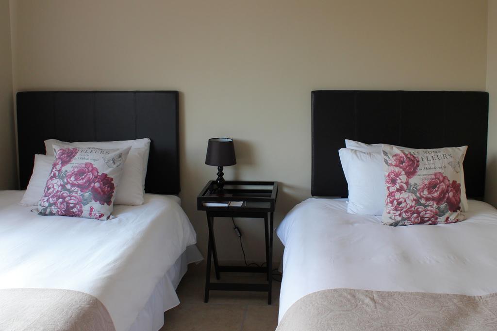 Smithland Guest Apartments Cape Town Bellville Esterno foto