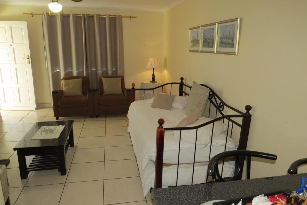 Smithland Guest Apartments Cape Town Bellville Esterno foto