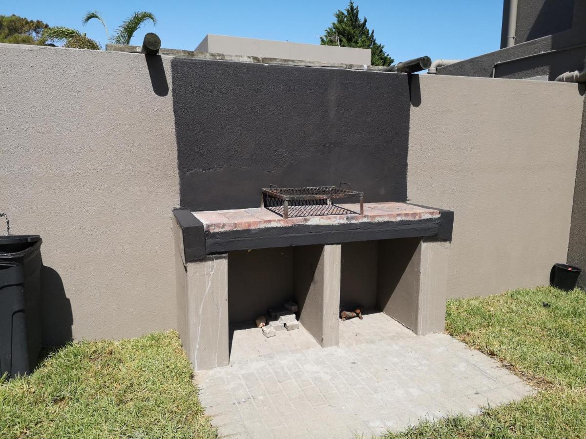 Smithland Guest Apartments Cape Town Bellville Esterno foto