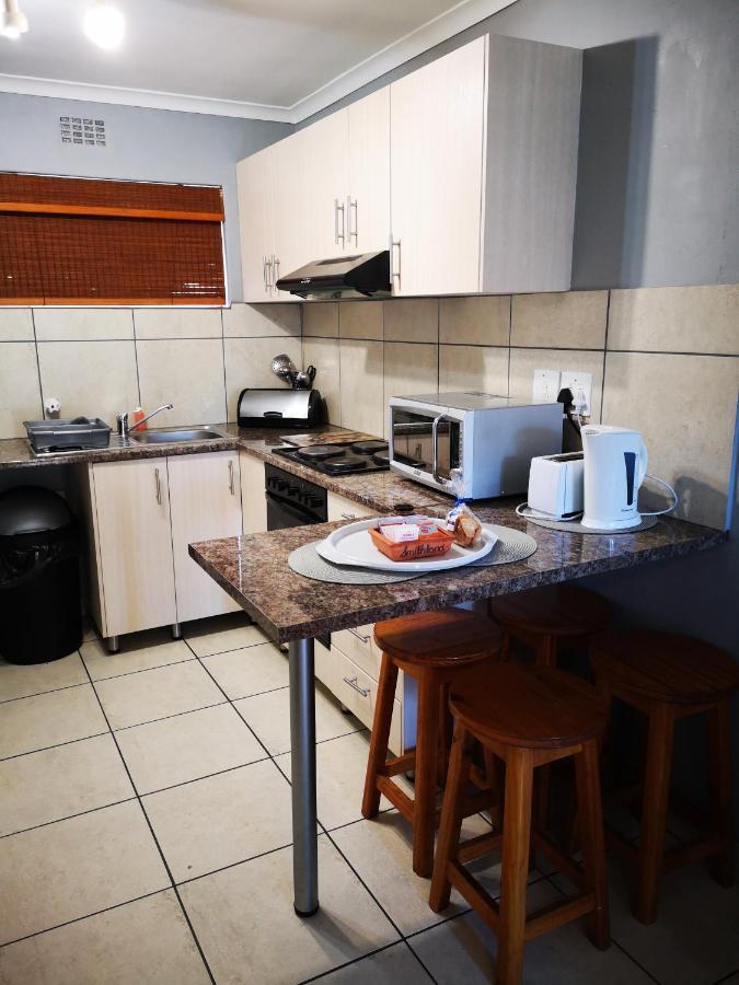 Smithland Guest Apartments Cape Town Bellville Esterno foto